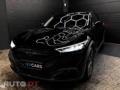 Ford Mustang Mach-E 75.7 kWh Base
