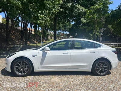 Tesla Model 3 SR Plus