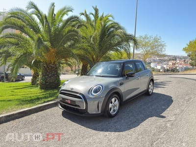 MINI Cooper Cooper Premium Essential Auto