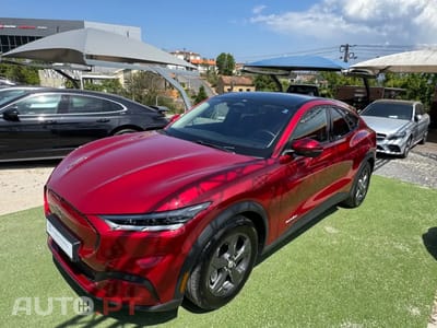 Ford Mustang Mach-E Alargada