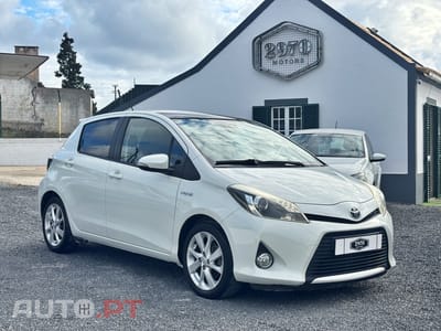 Toyota Yaris 1.5 HSD Square Collec.White