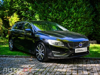 Volvo V60 2.4 D6 R-Design Momentum AWD Phev
