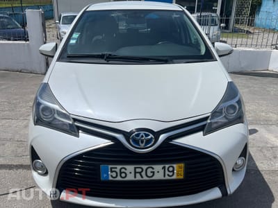 Toyota Yaris Hybrido automático