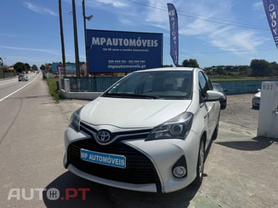 Toyota Yaris Hybrido automático
