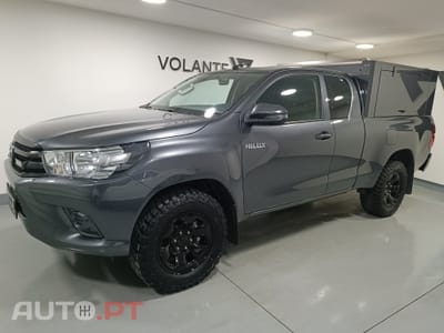 Toyota Hilux Xtra Cab 2.4 D-4D DLX+ 4WD M/T